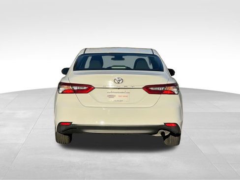 Used 2018 Toyota Camry L image 4