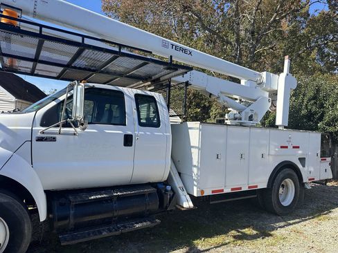 Used 2012 Ford F750 2WD SuperCab Super Duty image 4