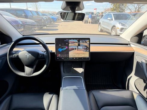 Used 2024 Tesla Model Y Long Range image 17