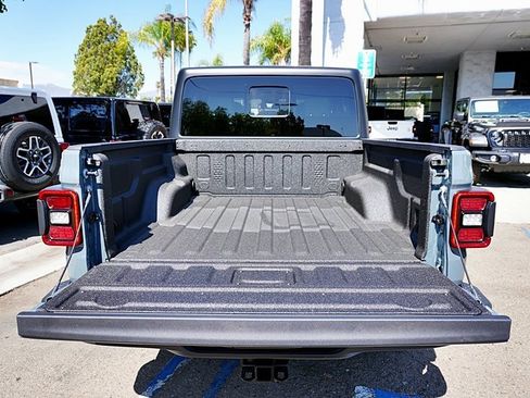 New 2025 Jeep Gladiator Willys image 19