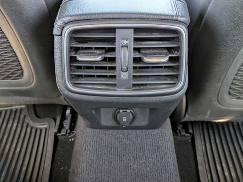 Used 2023 Genesis G70 2.0T image 14