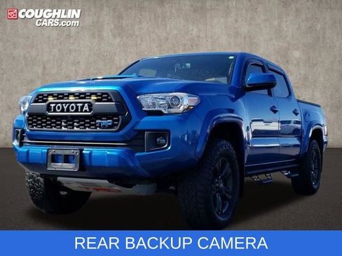 Used 2017 Toyota Tacoma TRD Sport w/ Premium & Technology Package image 4