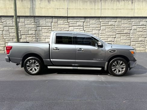 Used 2017 Nissan Titan SL RWD image 5