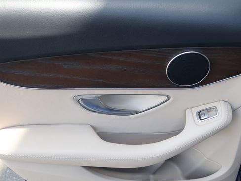 Used 2019 Mercedes-Benz C 300 Sedan image 31