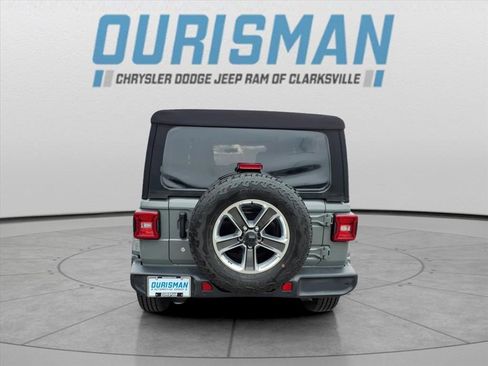 Used 2018 Jeep Wrangler Unlimited Sahara image 4