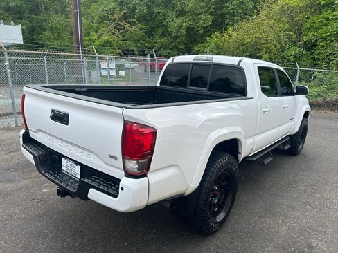 Used 2016 Toyota Tacoma TRD Sport w/ Premium & Technology Package AWD/4WD image 5