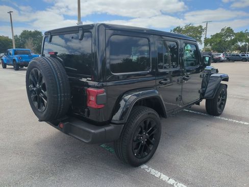 Used 2025 Jeep Wrangler Unlimited Sahara w/ Safety Group AWD/4WD image 6