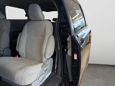 Used 2020 Toyota Sienna L FWD image 14