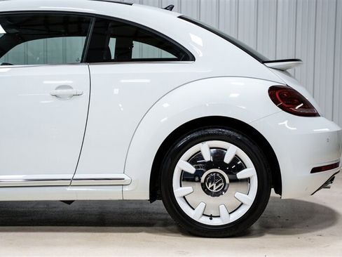 Used 2019 Volkswagen Beetle 2.0T Final Edition SEL FWD image 4