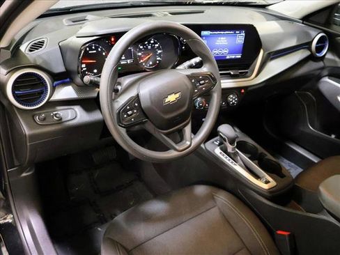 Used 2024 Chevrolet Trax LS w/ LS Convenience Package FWD image 14