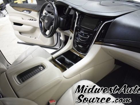 Used 2019 Cadillac Escalade Premium Luxury AWD/4WD image 35