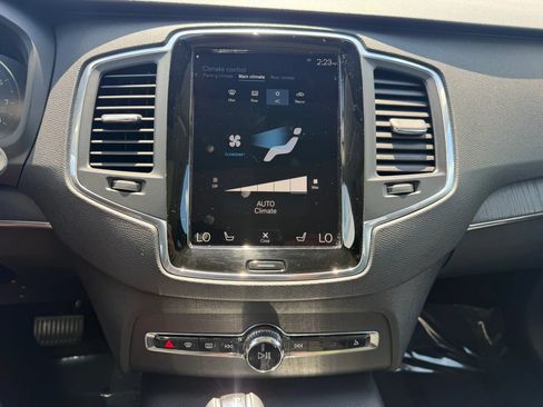 Used 2020 Volvo XC90 T6 Momentum w/ Protection Package AWD/4WD image 18