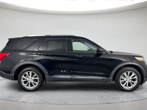 Used 2024 Ford Explorer Limited AWD/4WD image 2