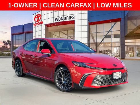 Used 2025 Toyota Camry SE FWD image 1