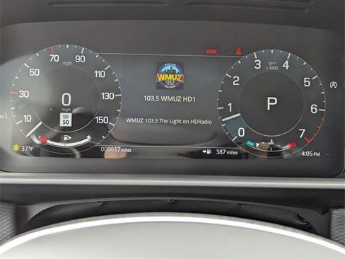 New 2025 Land Rover Discovery Dynamic SE image 8