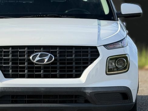 Used 2021 Hyundai Venue SE FWD image 12