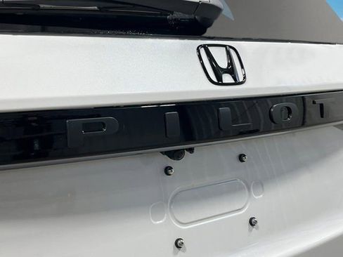 New 2026 Honda Pilot Touring image 7