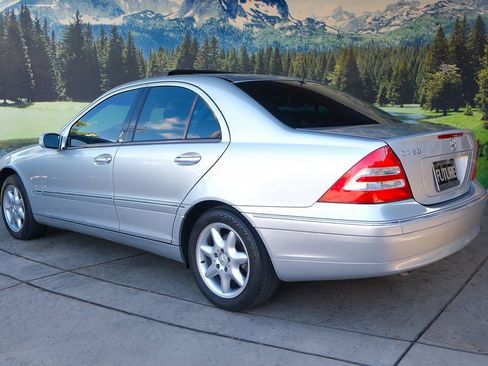 Used 2002 Mercedes-Benz C 320 Sedan image 4
