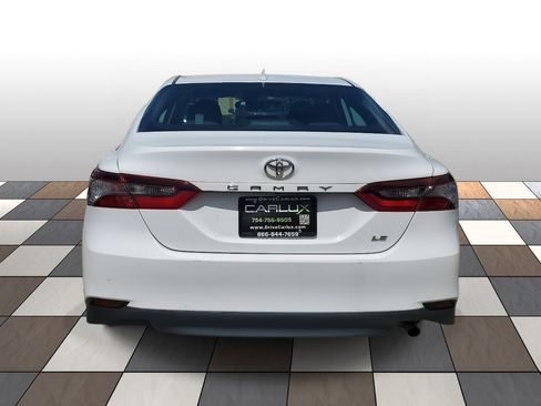 Used 2021 Toyota Camry LE image 5