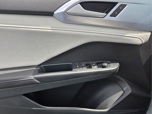 New 2026 Volkswagen Taos SE FWD image 19