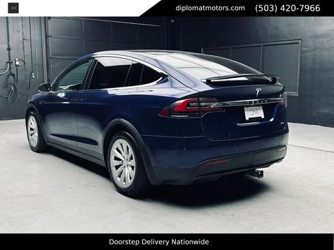 Used 2018 Tesla Model X 75D AWD/4WD image 2