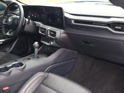 Used 2025 Ford Mustang GT Premium image 17