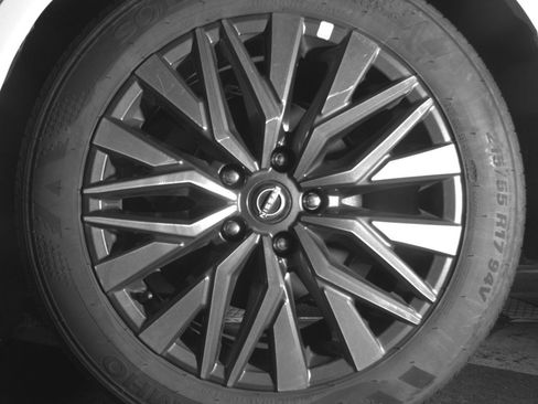 Used 2025 Nissan Altima 2.5 SV FWD image 17