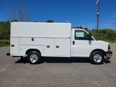 New 2025 GMC Savana 3500 w/ Power Convenience Package image 8