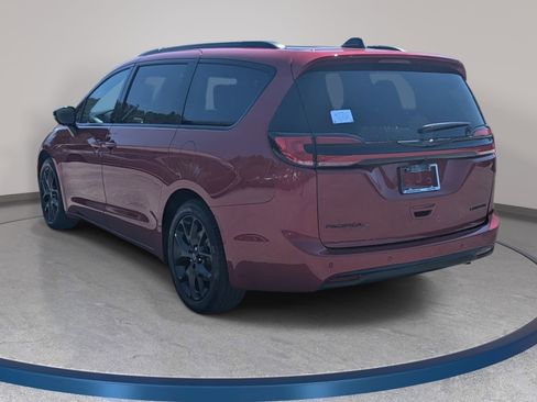 New 2026 Chrysler Pacifica Limited FWD image 7