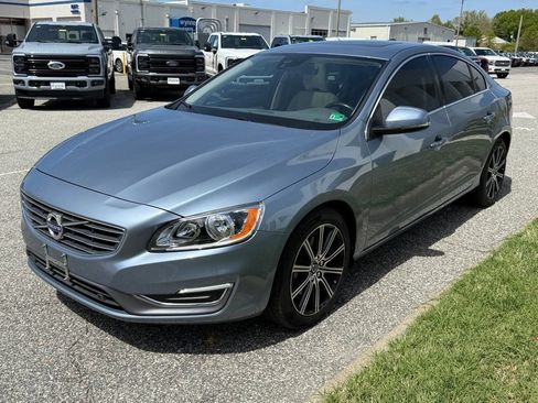Used 2018 Volvo S60 T5 Inscription image 14