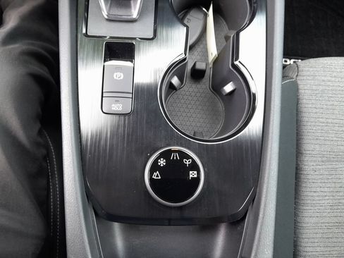 Used 2021 Nissan Rogue S AWD/4WD image 26