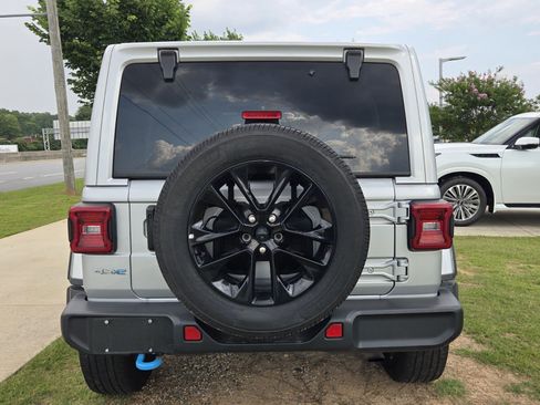 Used 2024 Jeep Wrangler Unlimited Sahara AWD/4WD image 7