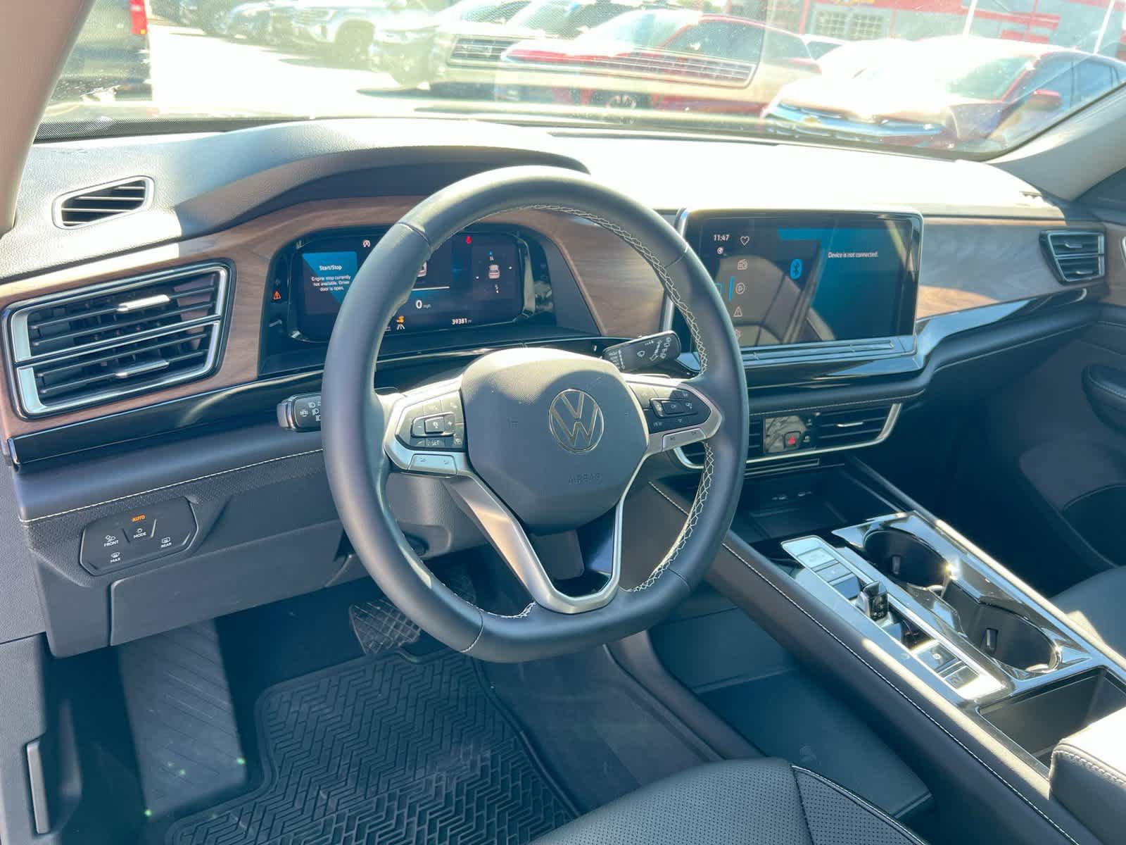 Used 2024 Volkswagen Atlas SE w/ Black Wheel Package FWD image 10
