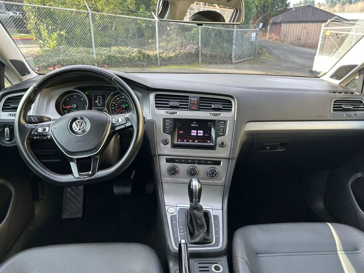 Used 2015 Volkswagen Golf TDI SE FWD image 14