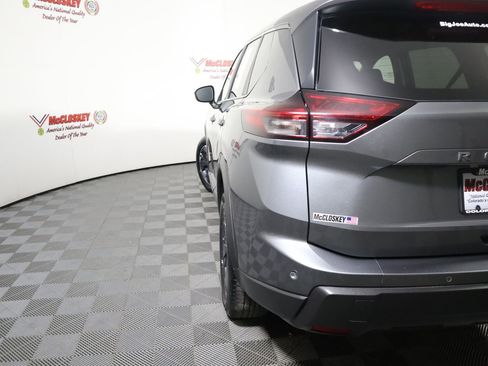 Used 2025 Nissan Rogue SV image 14