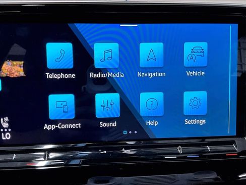 Used 2024 Volkswagen Atlas Cross Sport SE image 38