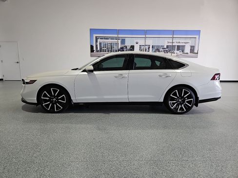 Used 2023 Honda Accord Touring image 5