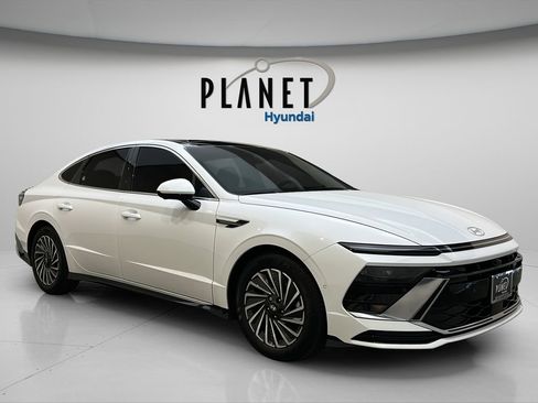 Certified 2025 Hyundai Sonata Limited FWD image 1
