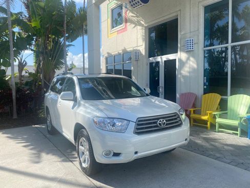 Used 2010 Toyota Highlander SE image 2