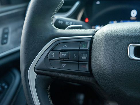 Used 2023 Jeep Grand Cherokee L Limited w/ Luxury Tech Group II image 25