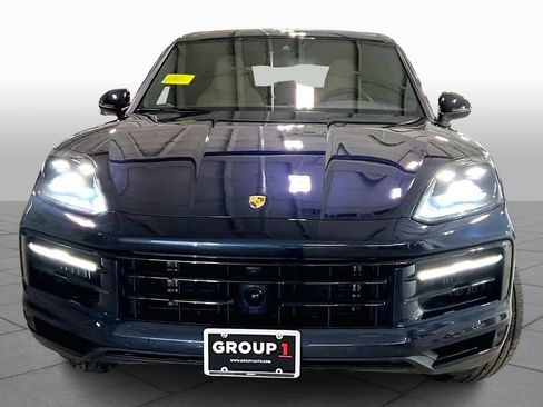 Used 2024 Porsche Cayenne image 4