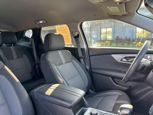 Used 2025 Chevrolet Blazer LT FWD image 11