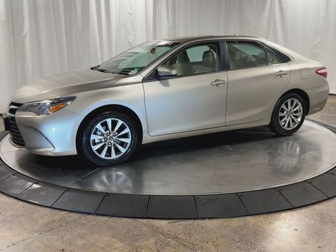 Used 2016 Toyota Camry XLE image 5