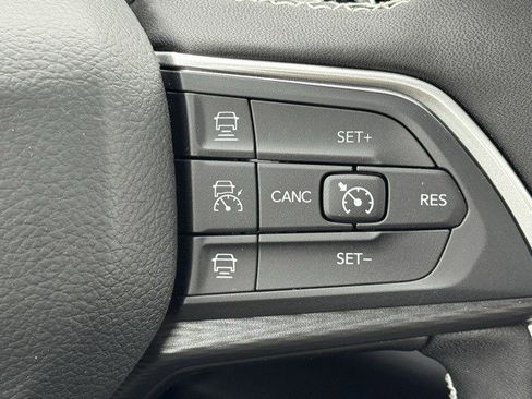 New 2025 Jeep Grand Cherokee L Altitude image 17