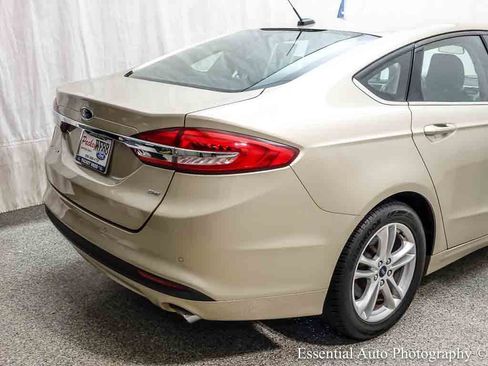 Certified 2018 Ford Fusion SE w/ Fusion SE Technology Package FWD image 8