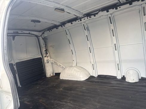 Used 2019 Chevrolet Express 2500 w/ Driver Convenience Package image 27