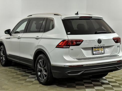 Certified 2022 Volkswagen Tiguan SE image 5