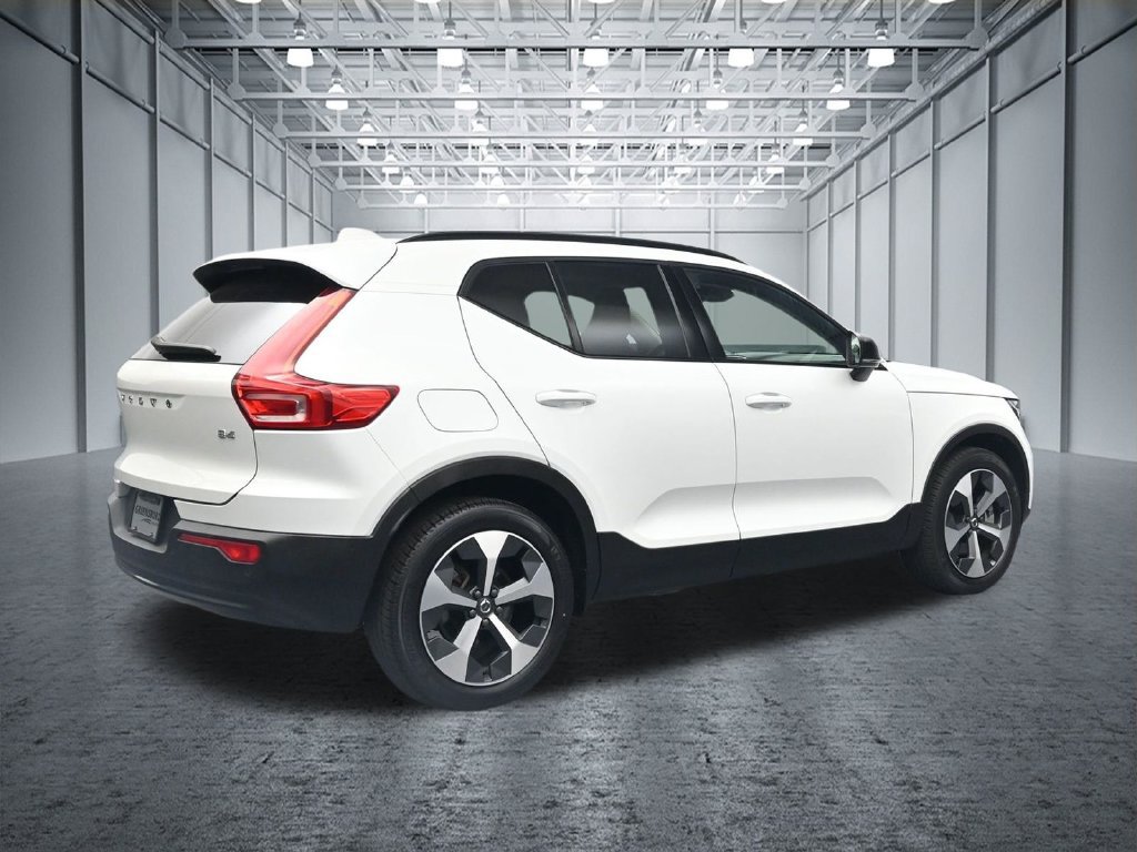Used 2023 Volvo XC40 B4 Ultimate FWD image 4