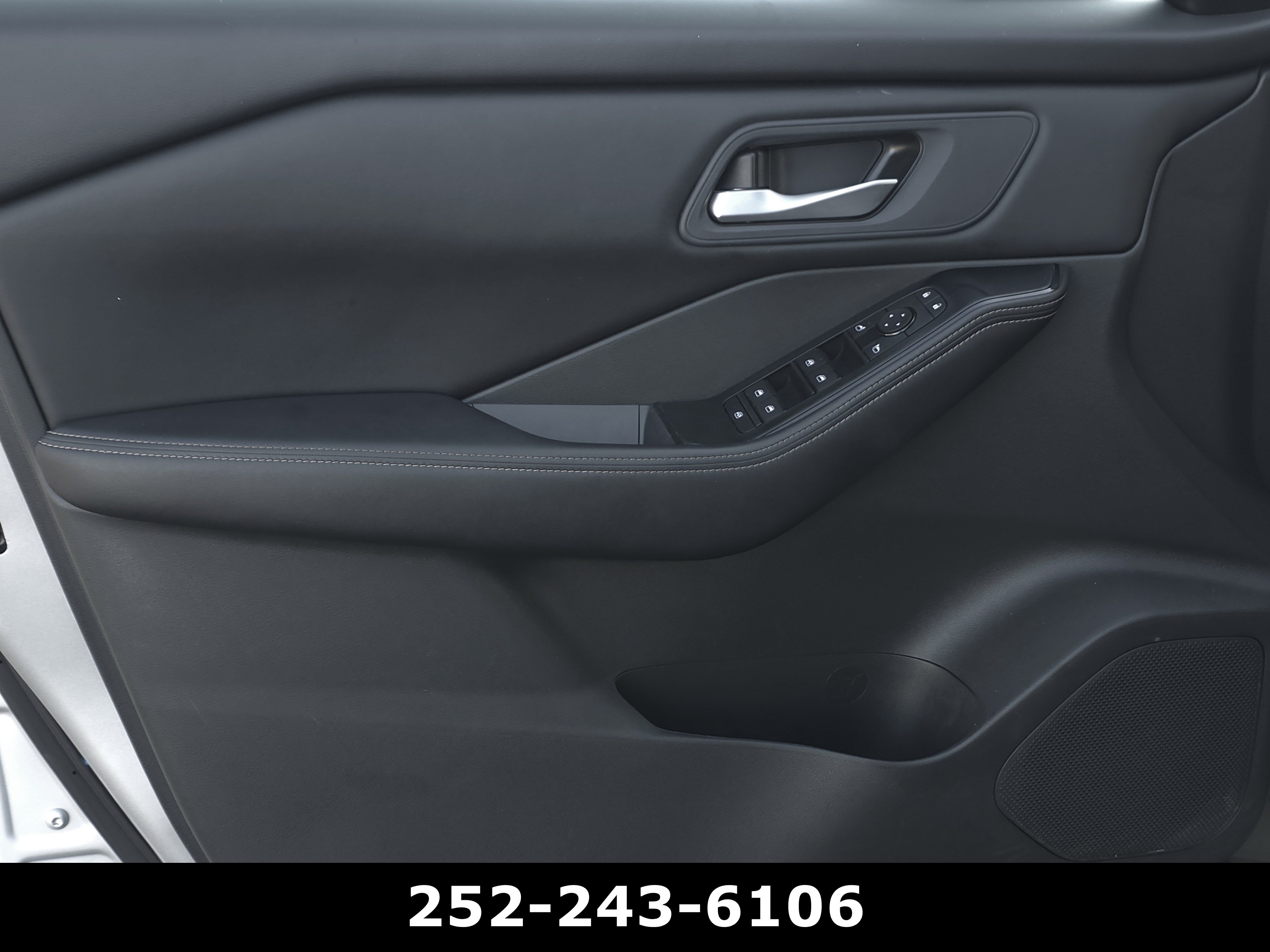 Used 2024 Nissan Rogue SV AWD/4WD image 26