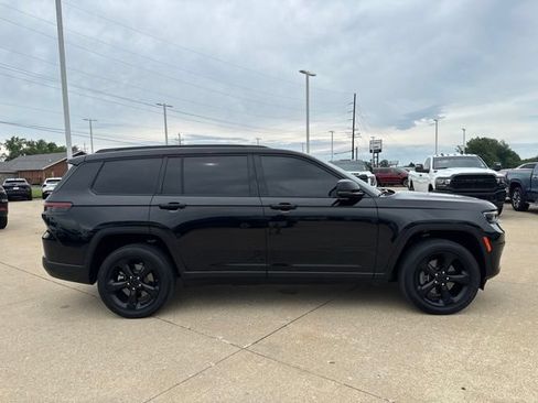 Used 2023 Jeep Grand Cherokee L Laredo AWD/4WD image 8